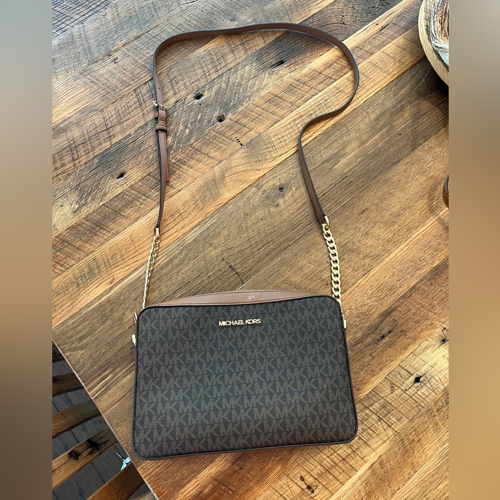 Michael Kors Crossbody Purse in Excellent Condition